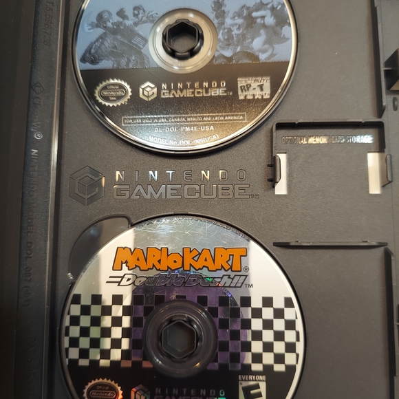 Nintendo GameCube Mario Kart: Double Dash!! - Red and Blue - Picture 2 of 2